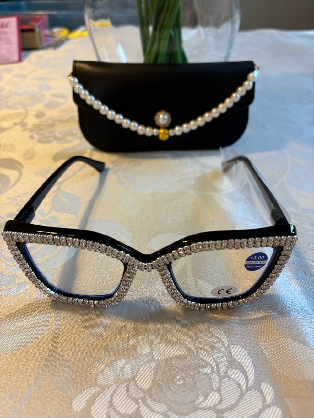 Diamond studded Glaases +3.00 Case & Neck Hanger “anti-blue light” New